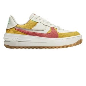 Women’s Nike Air Force 1 LV8 Yellow size 8.5